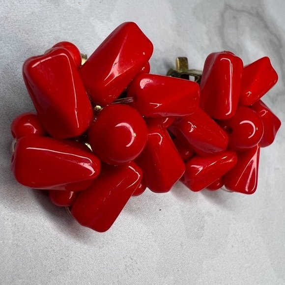 Vintage Candy Red Beaded Flower Cluster Clip On Estate Earrings - Picture 2 of 7